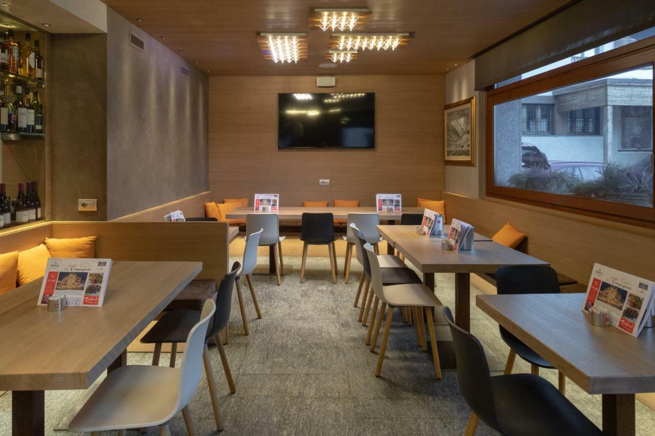 Hotel Compagnoni Livigno Exteriör bild
