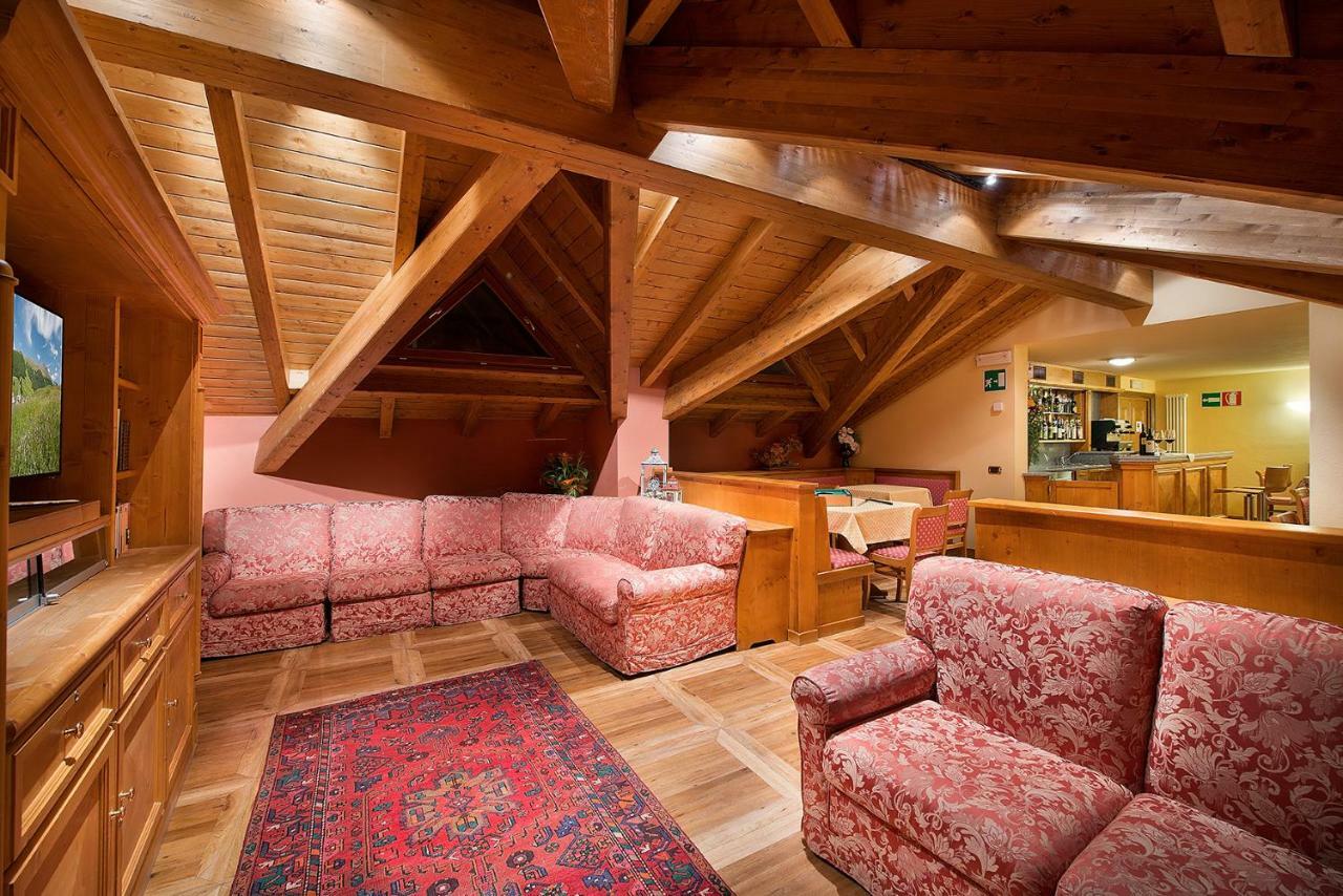 Hotel Compagnoni Livigno Exteriör bild