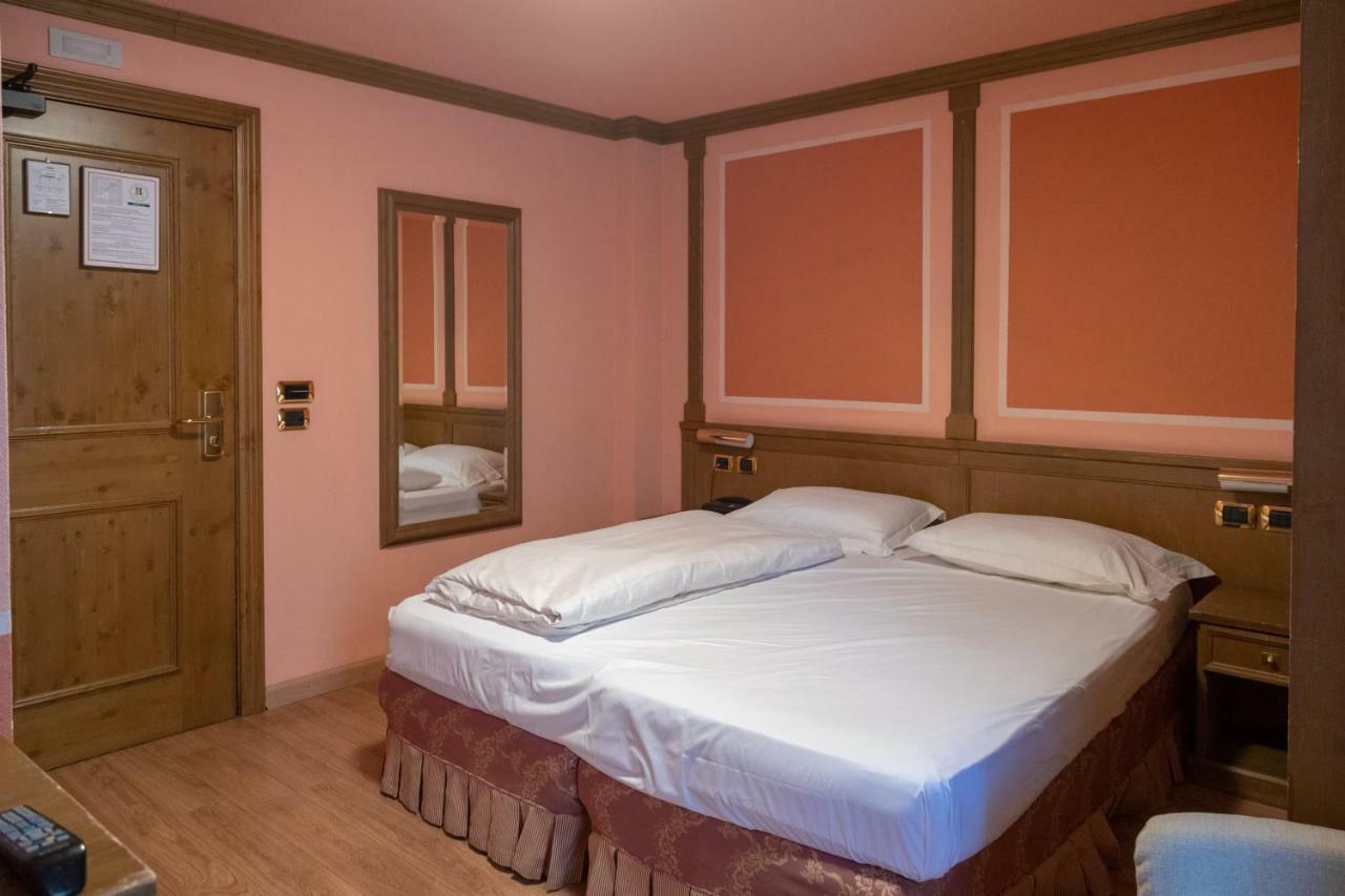 Hotel Compagnoni Livigno Exteriör bild