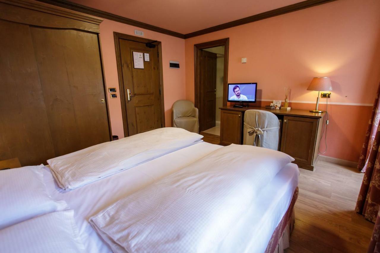 Hotel Compagnoni Livigno Exteriör bild