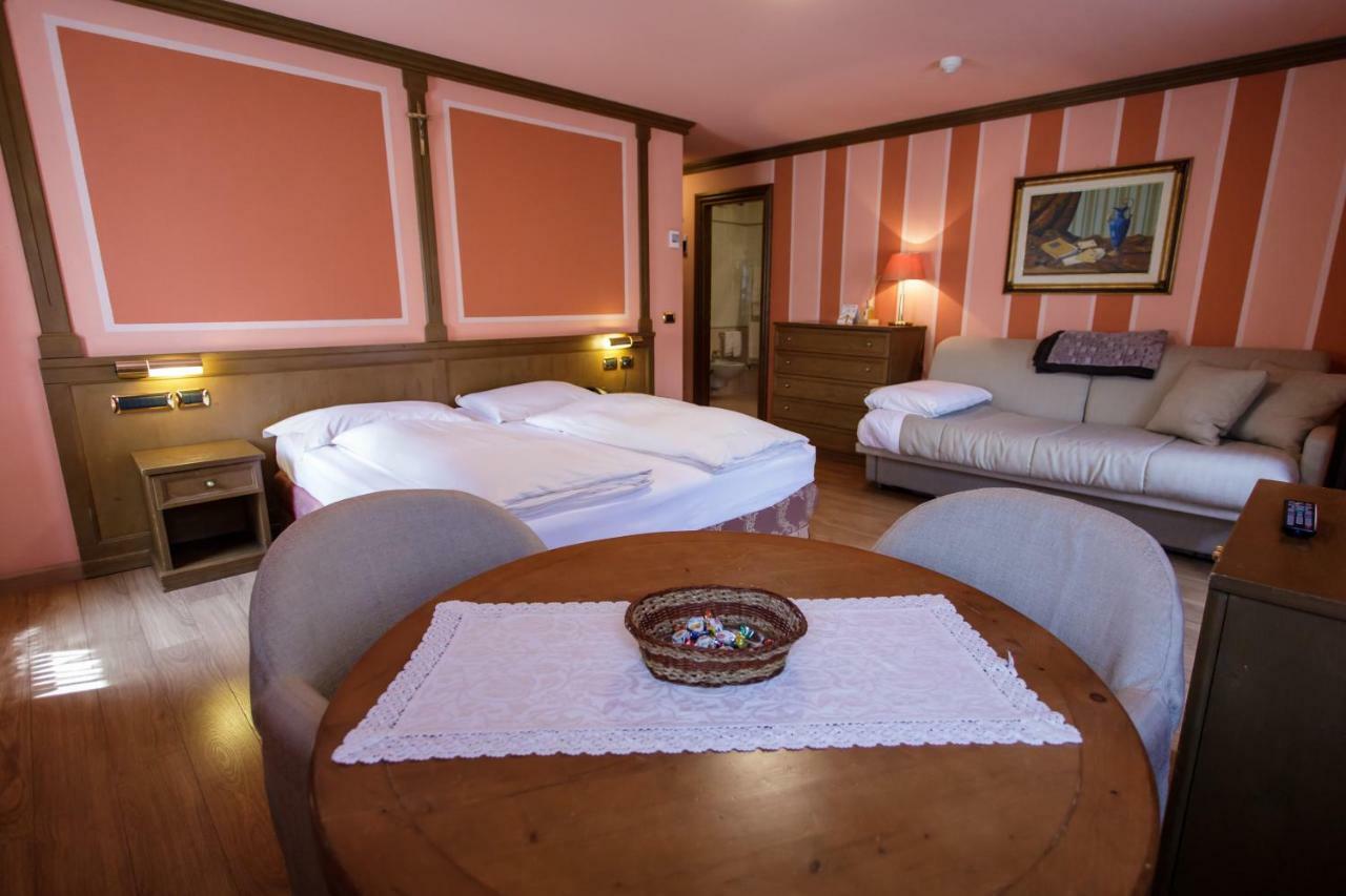 Hotel Compagnoni Livigno Exteriör bild