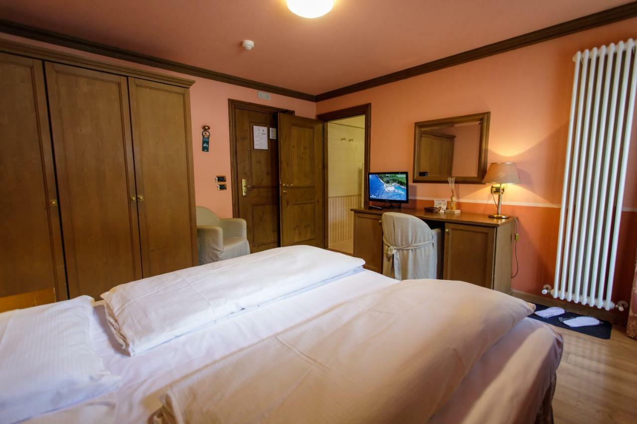 Hotel Compagnoni Livigno Exteriör bild